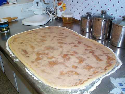 طريقة عمل السينابون بالصور خطوه بخطوه عالم حواء