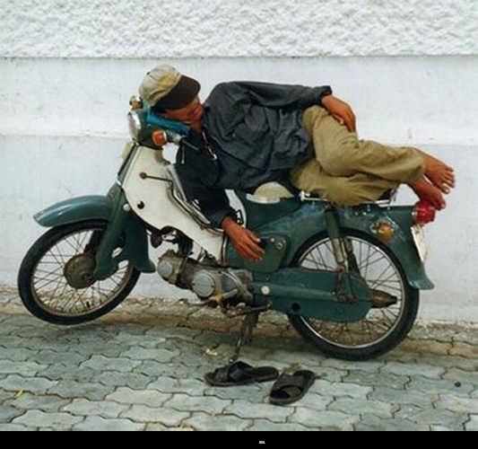 النوم ساس اللوم لو يدري الفتى ما نام